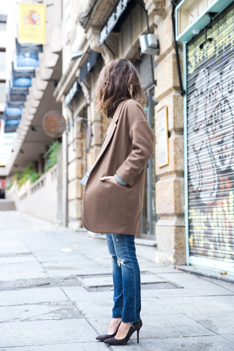 Embroidered_Jeans-Abercrombie-Knitwear-Camel_Coat-Street_Style-Outfit-36