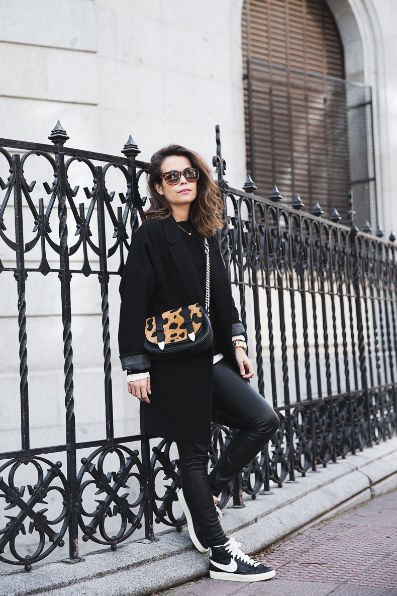 Black_Outfit-Sneakers-Nike-Leopard_Bag-SuShi_Bags-Outfit-Street_Style-Collage_Vintage-24