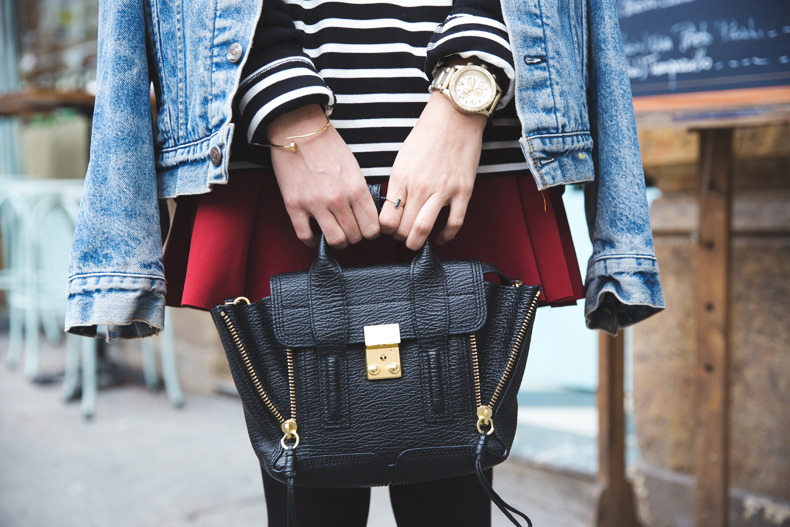 Vintage_Levis-Red_Skirt-Striped_Top-Loafers-Street_Style-Outfit-9