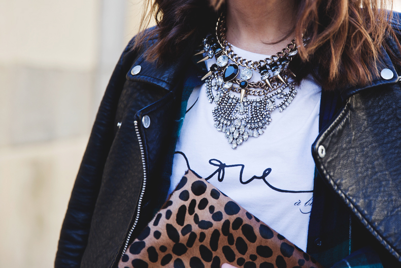 Leopard_Clutch-Clare_Vivier-Mixing_Prints-Outfit-Street_Style-45