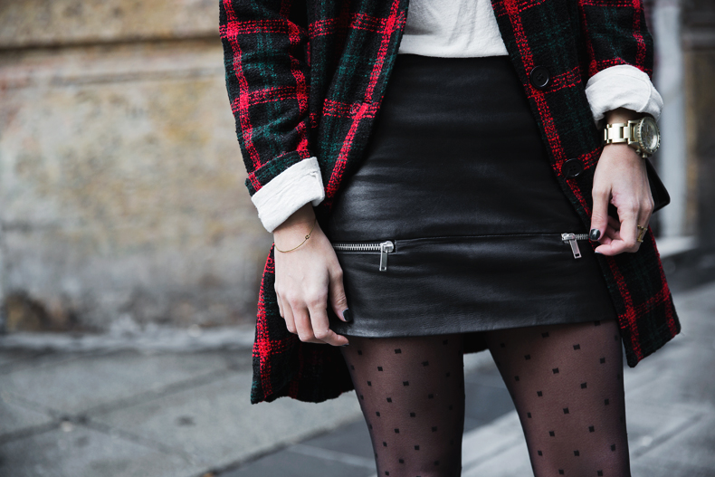 Check_Blazer-Asos-Leather_Skirt-Heels-Collage_Vintage-outfit-Street_Style-50