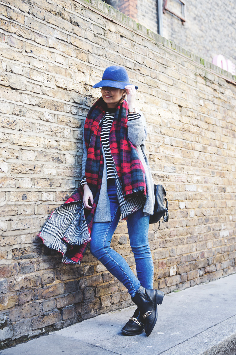 Mixing_Prints-London-LFW-Jeans-Hat-Chained_boots-Street_Style-Outfit-6