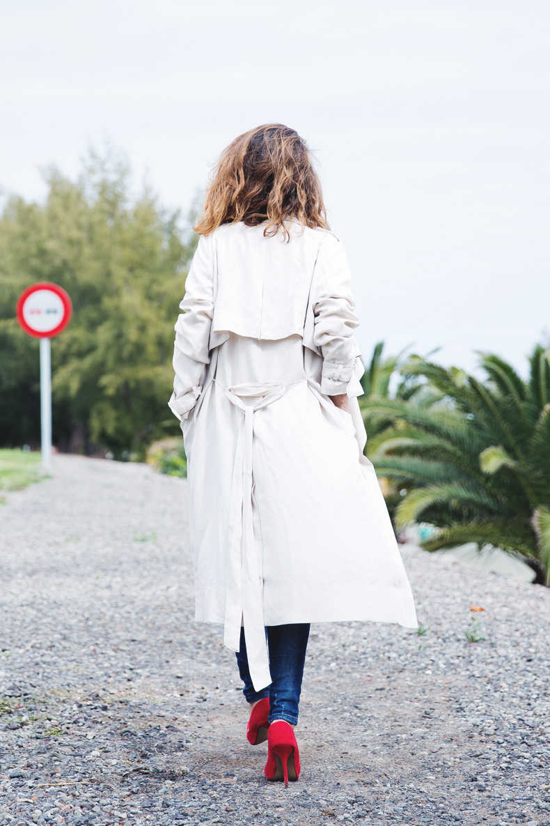 Trench-Ripped_Jeans-Red_Shoes-Celine_trio_Bag-street_Style-outfit-3