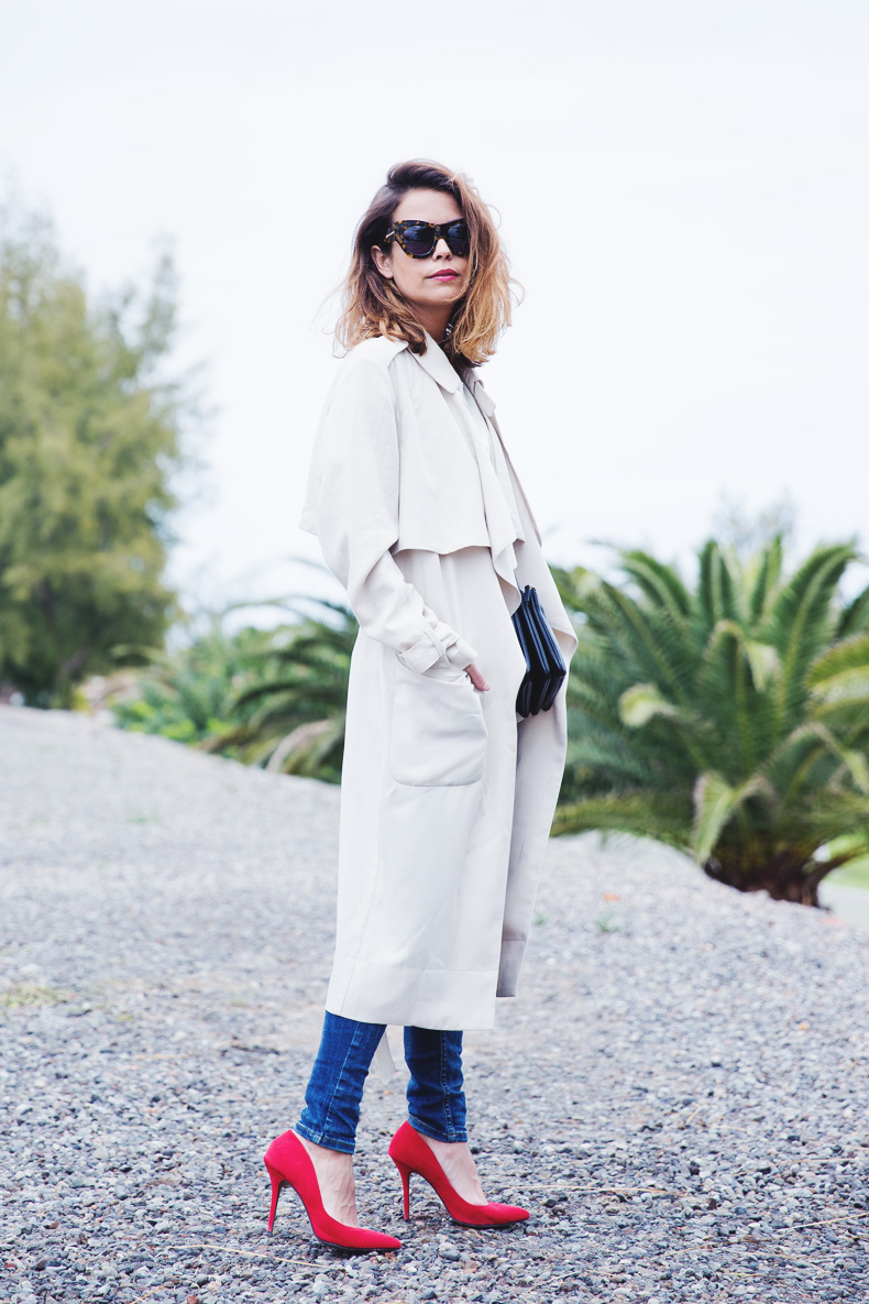 Trench-Ripped_Jeans-Red_Shoes-Celine_trio_Bag-street_Style-outfit-21