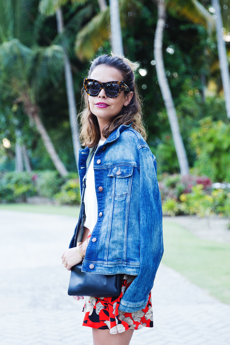 Floral_Short-Asos-Denim_Jacket-Sandals-Outfit-Street_Style-Karen_Walker-14