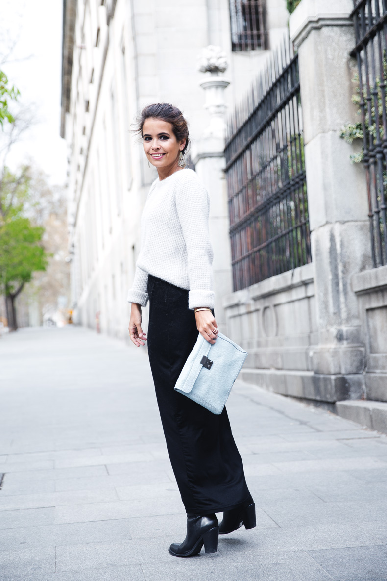 Light_Blue_Clutch-Long_Skirt-Biker_Jacket-Pastel_Trend-Braid-Street_Style-Outfit-24