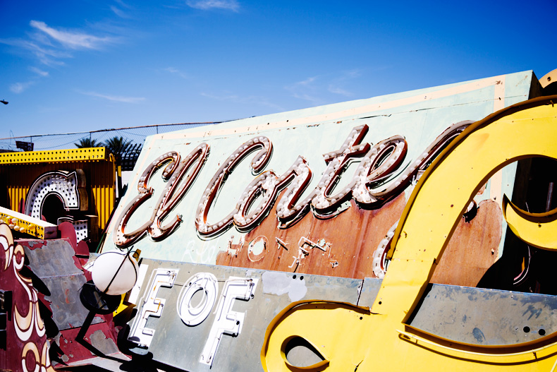 Las_Vegas-Neon_Museum-Asymmetric_Dress-Lips_Print-Mango-Outfit-travels-61