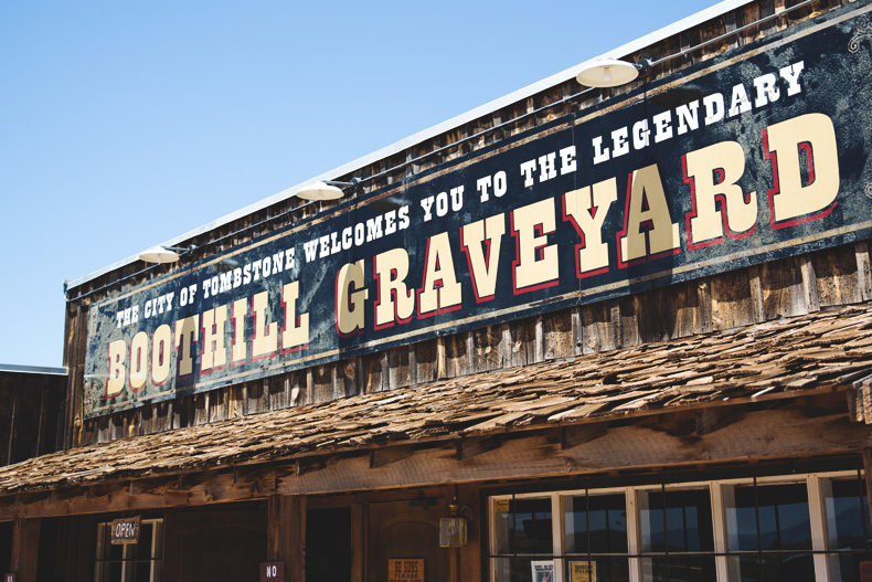 TOMBSTONE-Arizona-Trip-Road-Collage_Vintage-Levis-Floral_Kimono-Outfit-Street_Style-