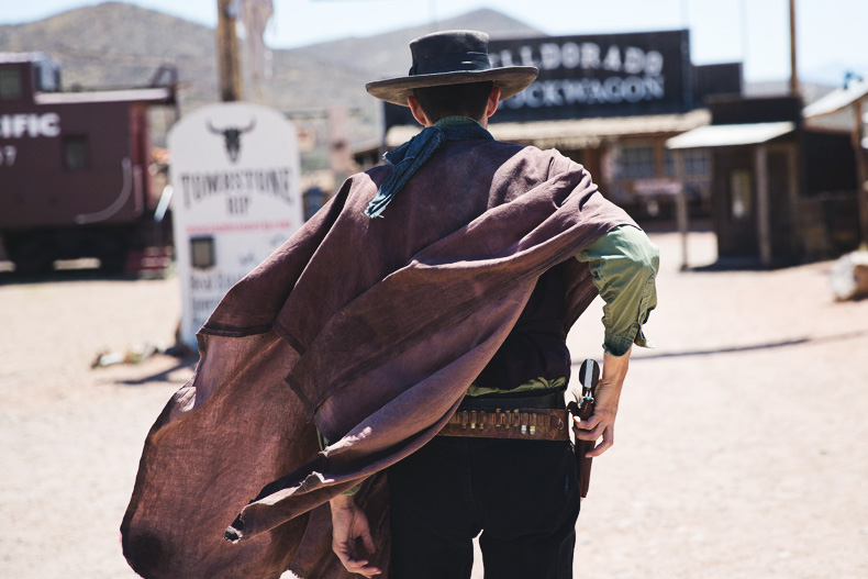 TOMBSTONE-Arizona-Trip-Road-Collage_Vintage-Levis-Floral_Kimono-Outfit-Street_Style-66