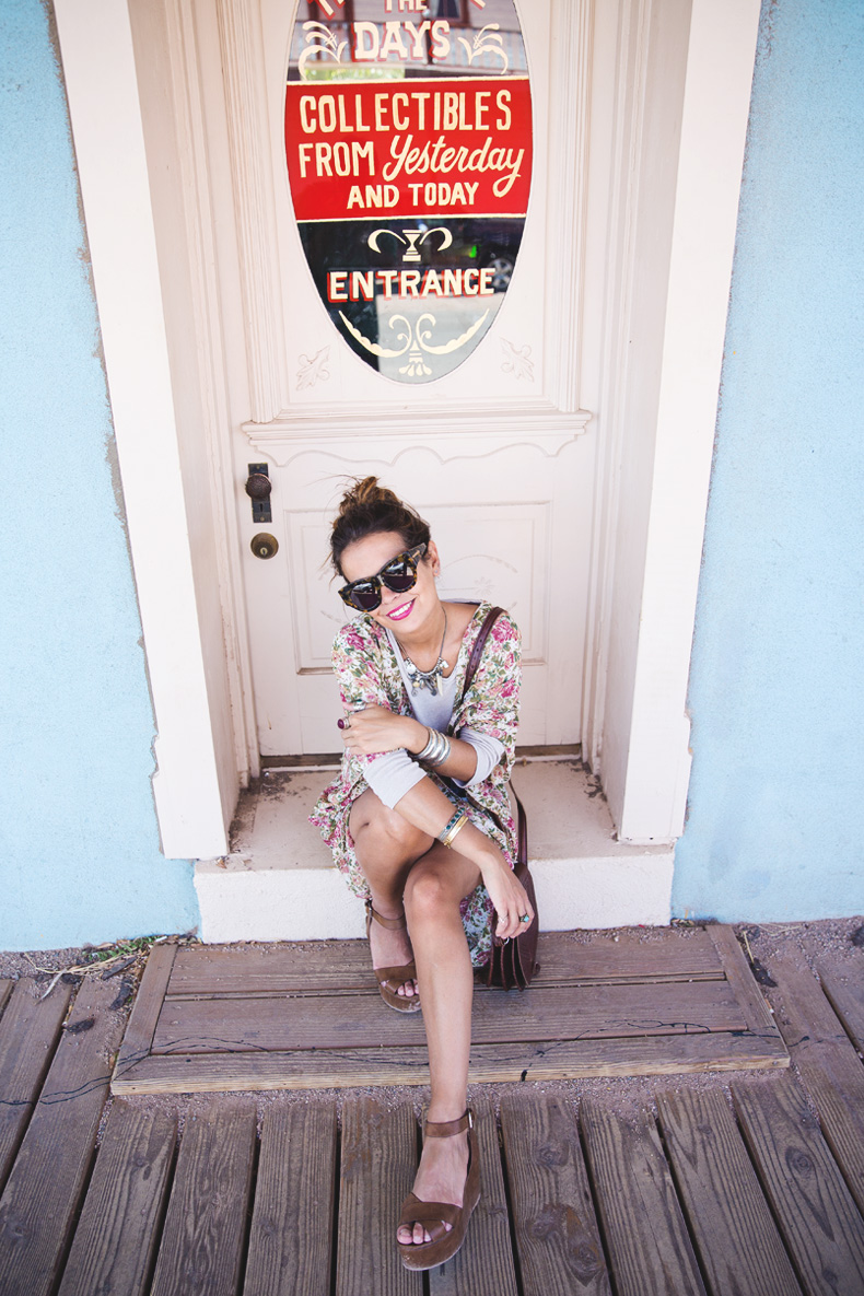 TOMBSTONE-Arizona-Trip-Road-Collage_Vintage-Levis-Floral_Kimono-Outfit-Street_Style-63