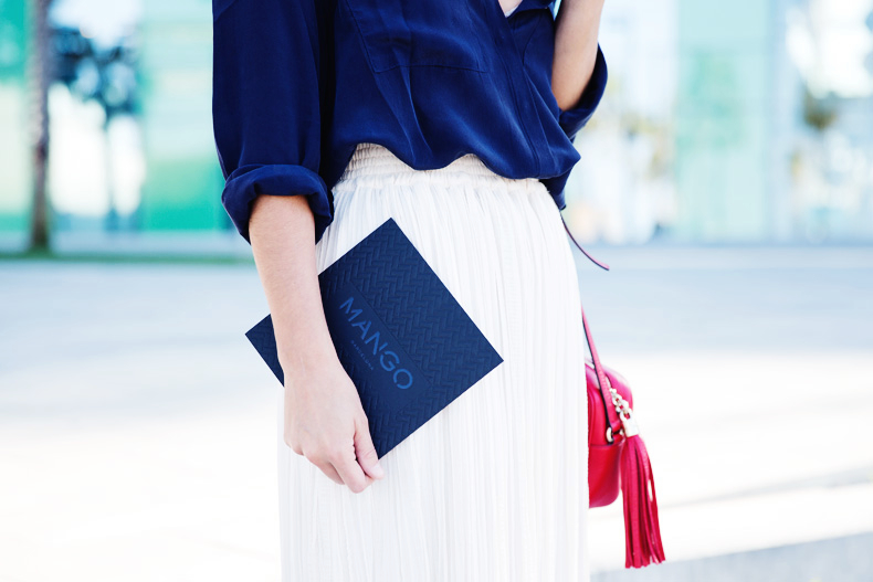 Mango_080_Barcelona-Midi_Skirt-Blue-Gucci-Snake_Sandals-Outfit-Street_Style-16