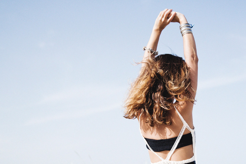 Lace_Dress-Free_People-Beach_Outfit-Silver_Jewels-outfit-Street_style-4