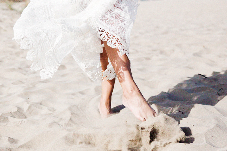 Lace_Dress-Free_People-Beach_Outfit-Silver_Jewels-outfit-Street_style-16