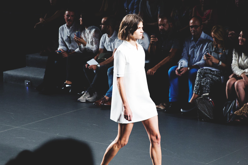 Madrid_Fashion-Week-Juan_Vidal-Priceless-Backless_Top-White_Skirt-Lace_Up_Sandals-Outfit-Street_Style-62