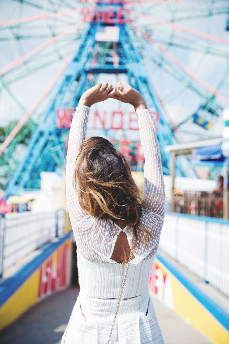 Wonder_Wheel-Coney_Island--White_Dress-Outfit-Styligion-Self_Portrait-5