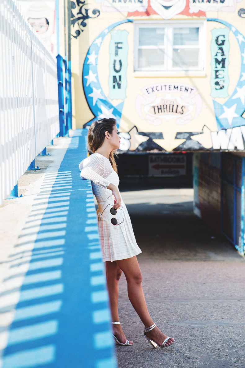 Wonder_Wheel-Coney_Island--White_Dress-Outfit-Styligion-Self_Portrait-9