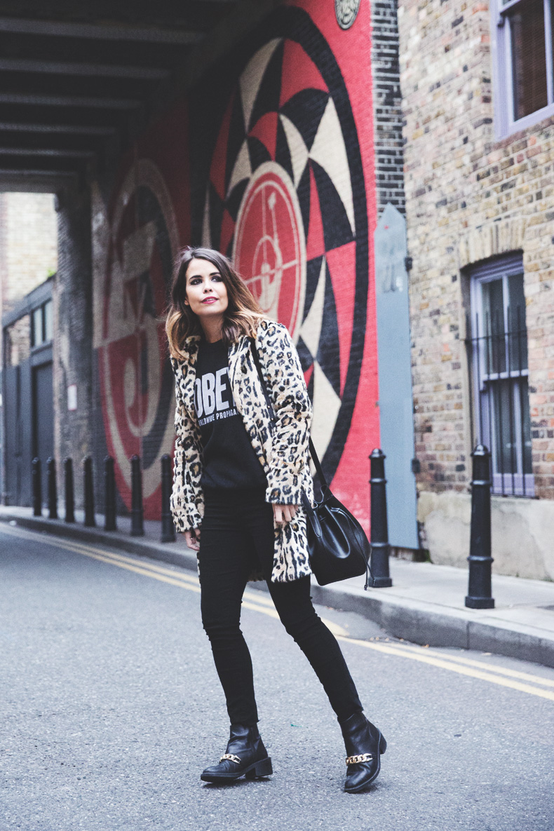 London_Rimmel-Leopard_Coat-Pepe_Jeans-Black-Obey_Sweatshirt-Chained_Boots-Outfit-Street_Style-