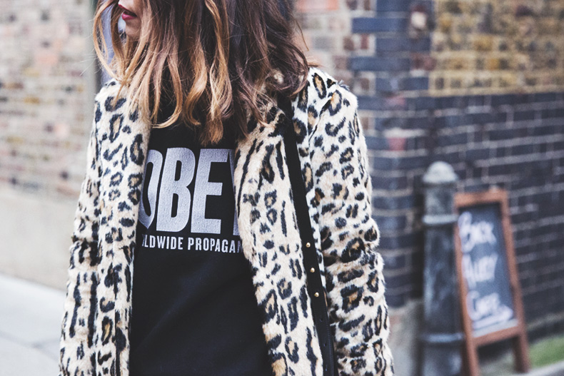 London_Rimmel-Leopard_Coat-Pepe_Jeans-Black-Obey_Sweatshirt-Chained_Boots-Outfit-Street_Style-39