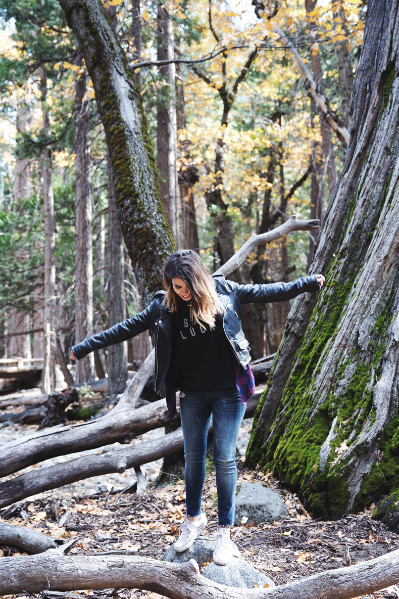 Yosemite-Jeans-Biker_Jacket-Converse-Outfit-Casual_Look-19