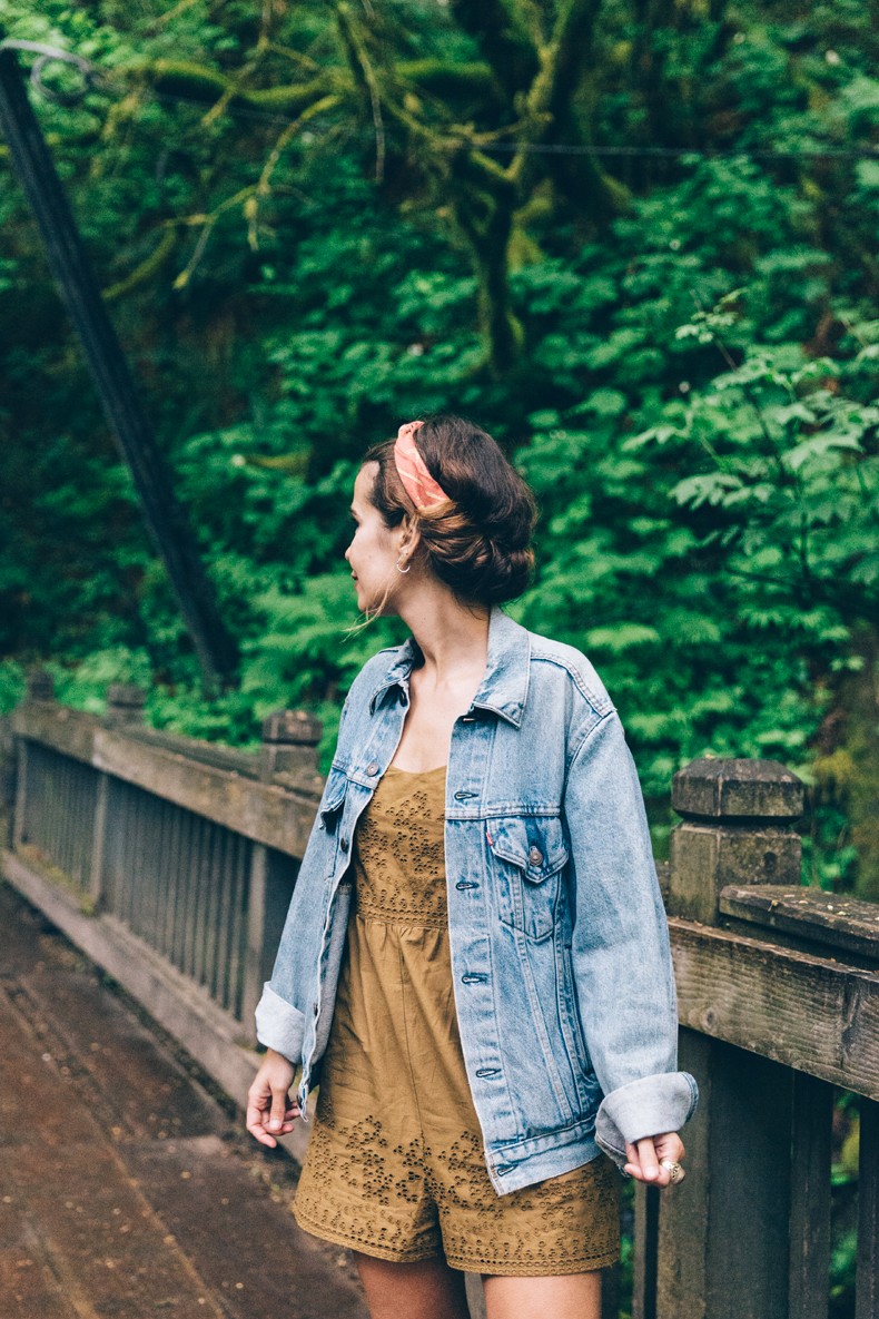 Oregon-Multnomah_Falls-Khaki_Jumpsuit-Denim_Jacket-Lace_Up_Espadrilles-Outfit-Collage_On_The_Road-28