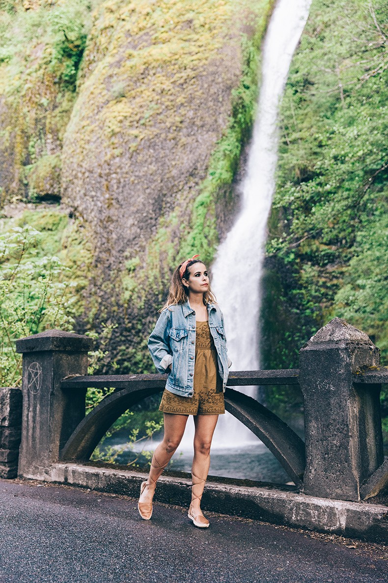 Oregon-Multnomah_Falls-Khaki_Jumpsuit-Denim_Jacket-Lace_Up_Espadrilles-Outfit-Collage_On_The_Road-45