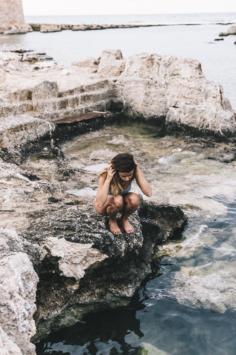 San_Vito_Puglia-Italia_Road_Trip-Swimwear-Triumph-Black_and_White_Swimsuit-Beach_Look-32