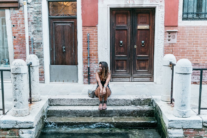 Venezia-Collage_On_The_Road-Striped_Jumpsuit-Isabel_Marant_Sandals-Chloe_Bag-Outfit-Street_Style-61