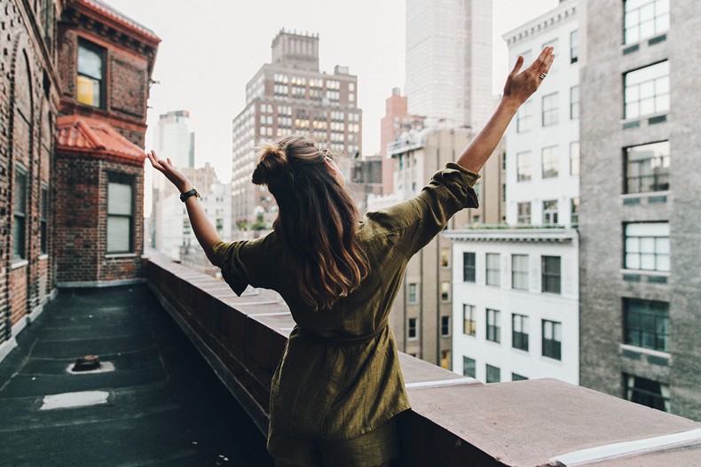 Khaki_Outfit-New_York-Where_To_Stay-NH_Hotels-Saint_Laurent_Bag-12