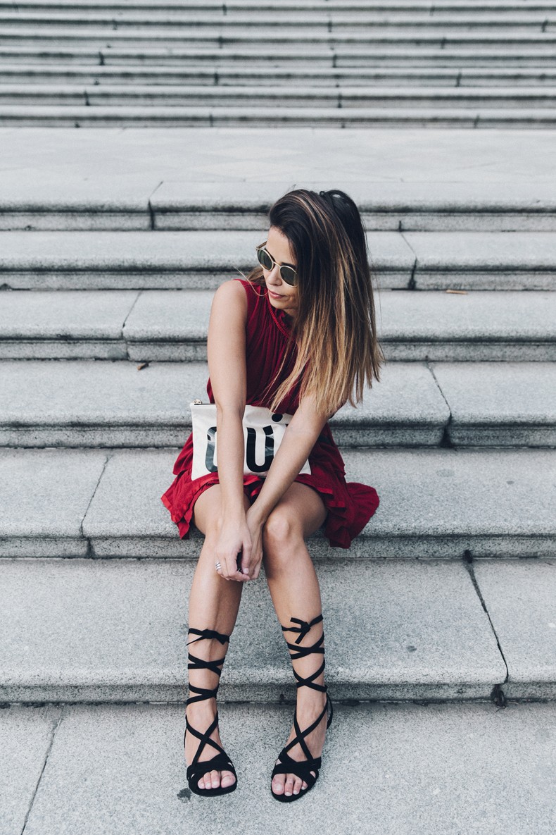 Red_outfit-Ruffle_Skirt-Chicwish-Lace_Up_Sandals-Etnia_Barcelona-Street_Style-Oui_Clare_Vivier-17