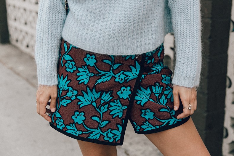 Floral_Skirt-Blue_Knit-Light_Blue-Chanel_Shoes-Chanel_Bag-Outfit-LA-53