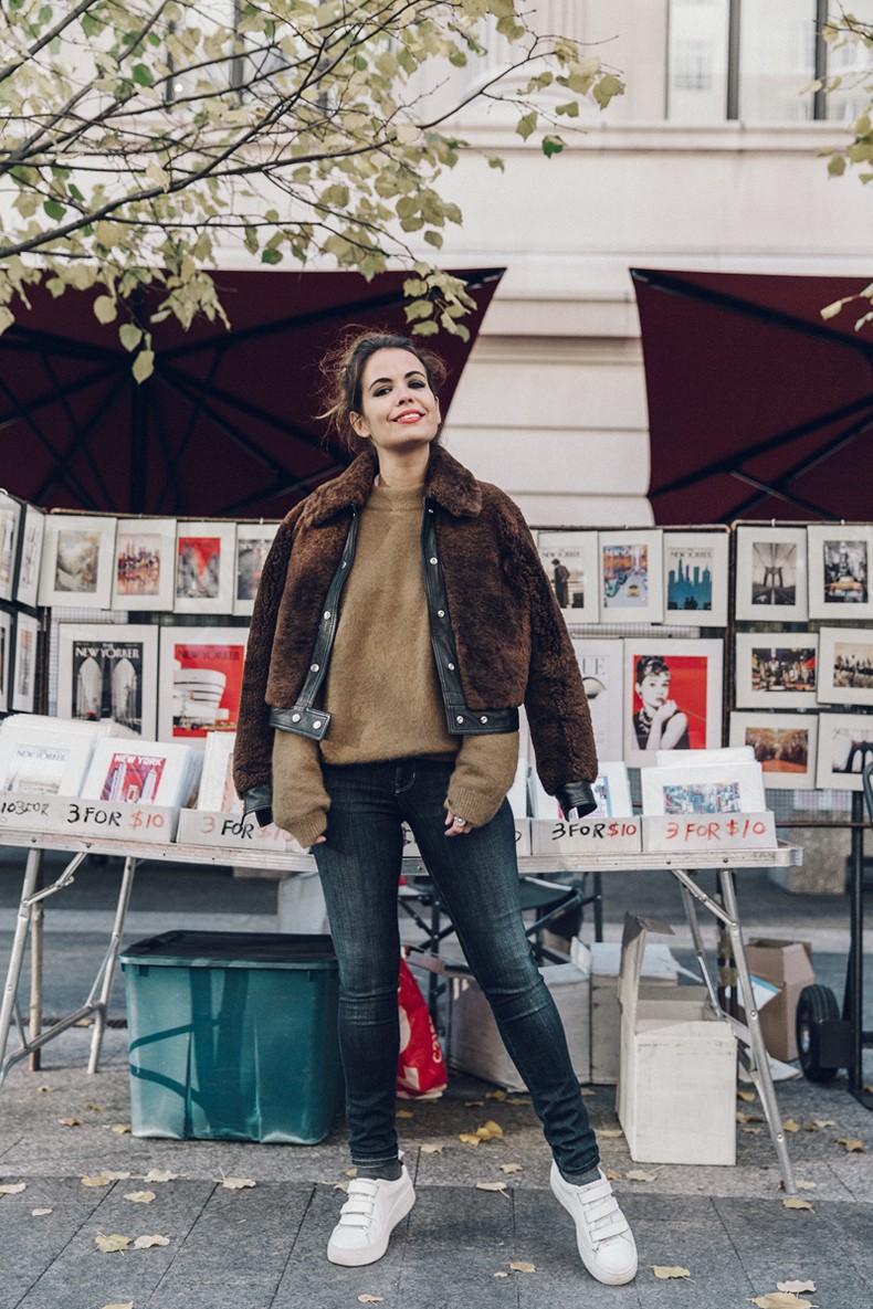 Museum_Mile-Faux_Fur_Jacket-Guess_Jeans-Sneakers-Outfit-Street_Style-NY_New_York-22