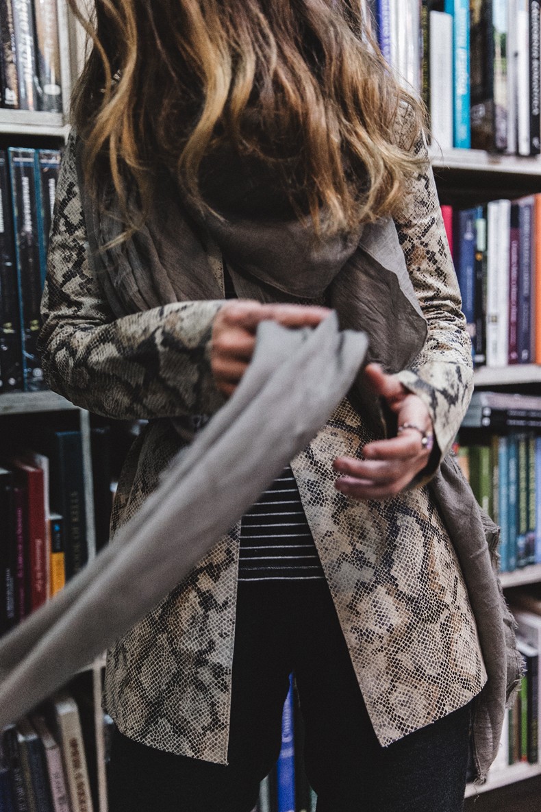 Edited-Snake_Effect_Blazer-Belted_Jacket-Striped_Top-Trousers-Outfit-Street_Style-17