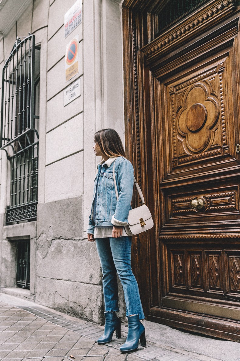 Mother_Jeans-Ripped_Jeans-Light_Blue_Sweater-Denim_Jacket-Levis-Outfit-Blue_Boots-Street_Style-33