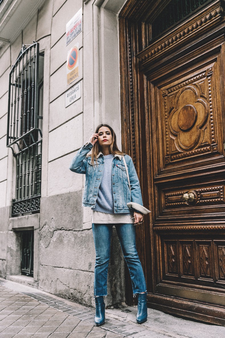 Mother_Jeans-Ripped_Jeans-Light_Blue_Sweater-Denim_Jacket-Levis-Outfit-Blue_Boots-Street_Style-35