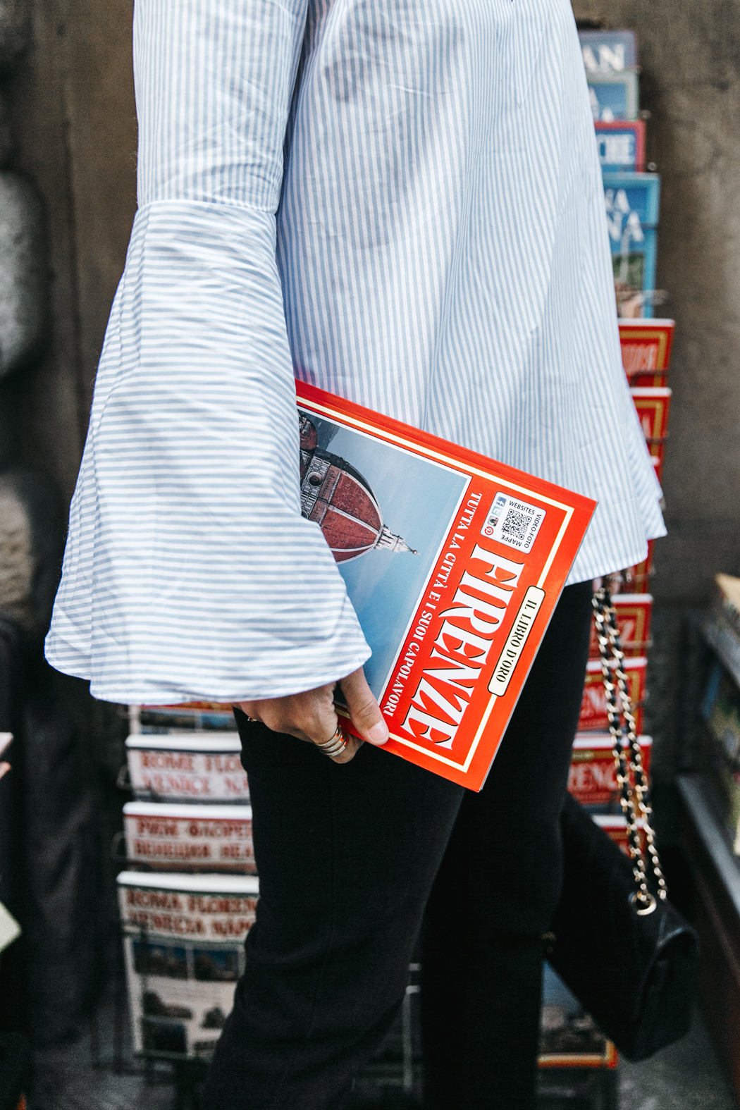 Florence-Collage_On_The_Road-Black_Jeans-Chanel_Slingback_Shoes-Blue_Shirt-Uterque-Topknot-Outfit-25