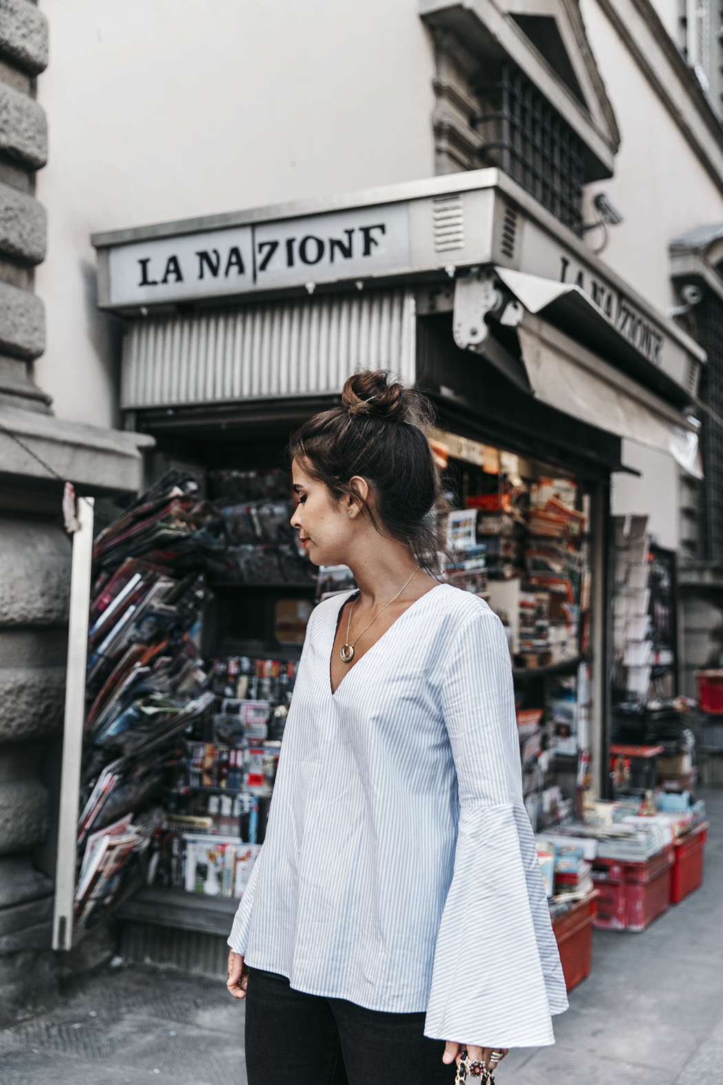 Florence-Collage_On_The_Road-Black_Jeans-Chanel_Slingback_Shoes-Blue_Shirt-Uterque-Topknot-Outfit-43