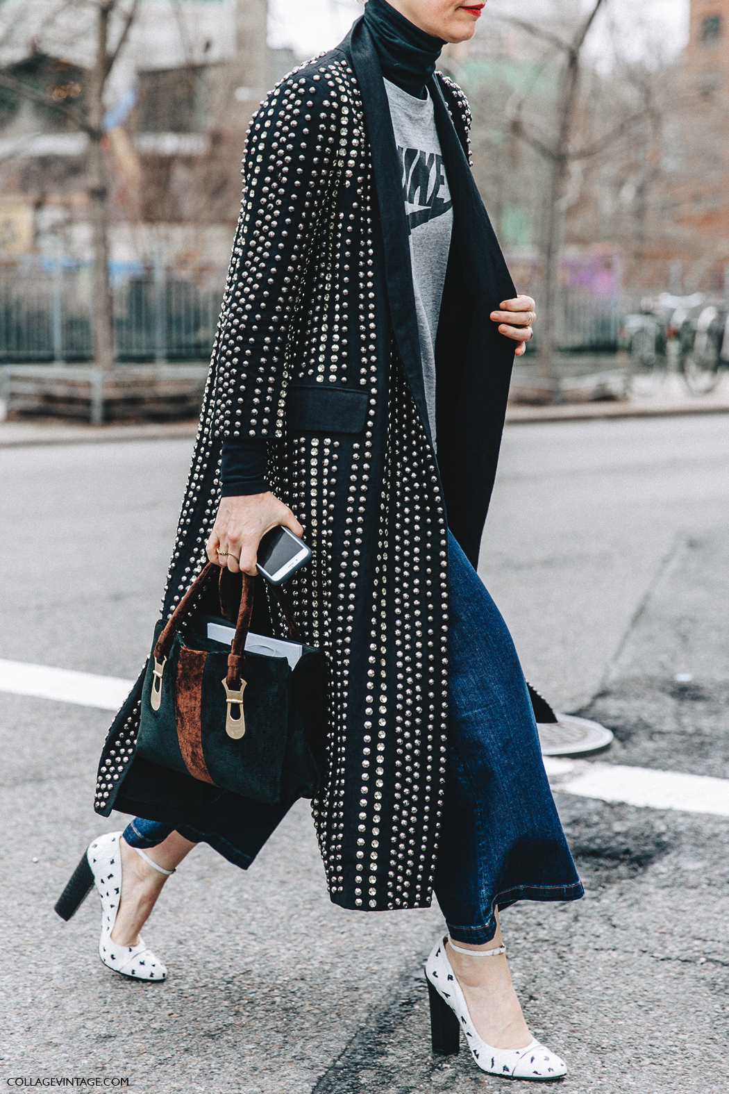 NYFW-New_York_Fashion_Week-Fall_Winter-17-Street_Style-Studded_Coat-Nike_Sweater-Jeans-