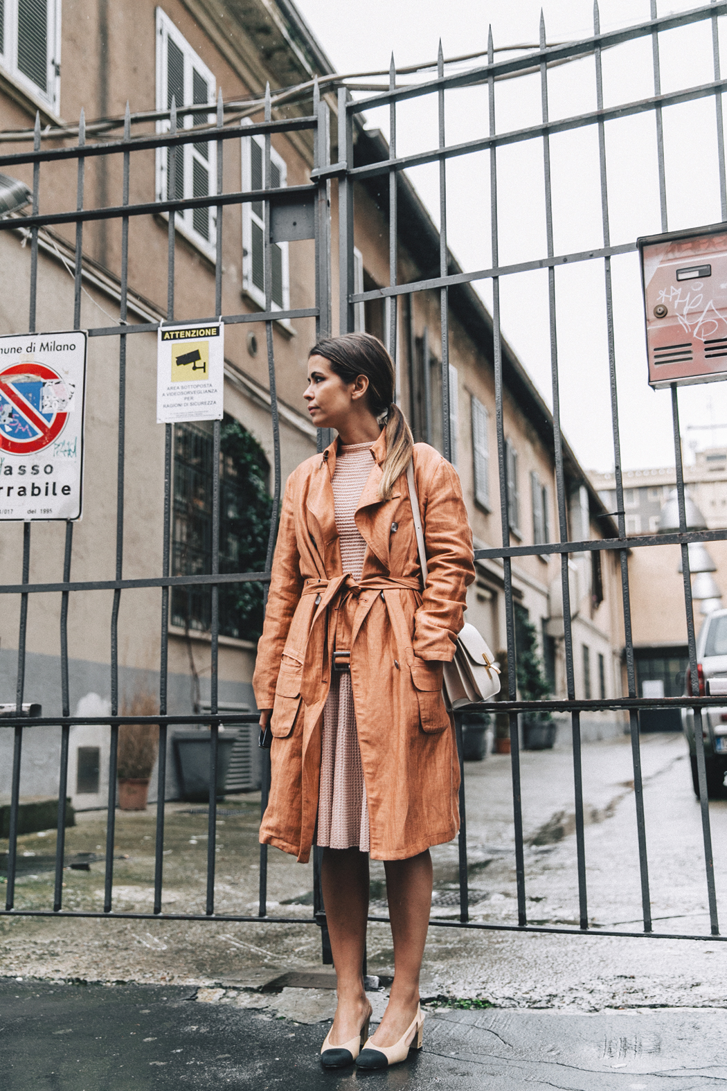 Armani-Trench_Coat-Pink_Dress-Chanel_Slingbacks-Celine_Box_Bag-Outfit-Milan_Fashion_Week-Street_Style-13