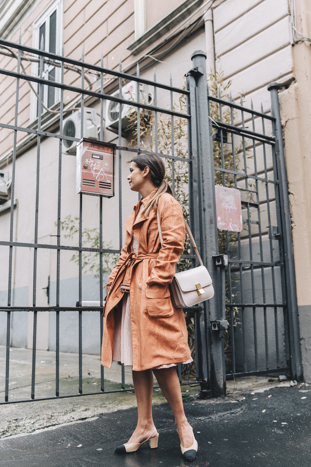 Armani-Trench_Coat-Pink_Dress-Chanel_Slingbacks-Celine_Box_Bag-Outfit-Milan_Fashion_Week-Street_Style-20