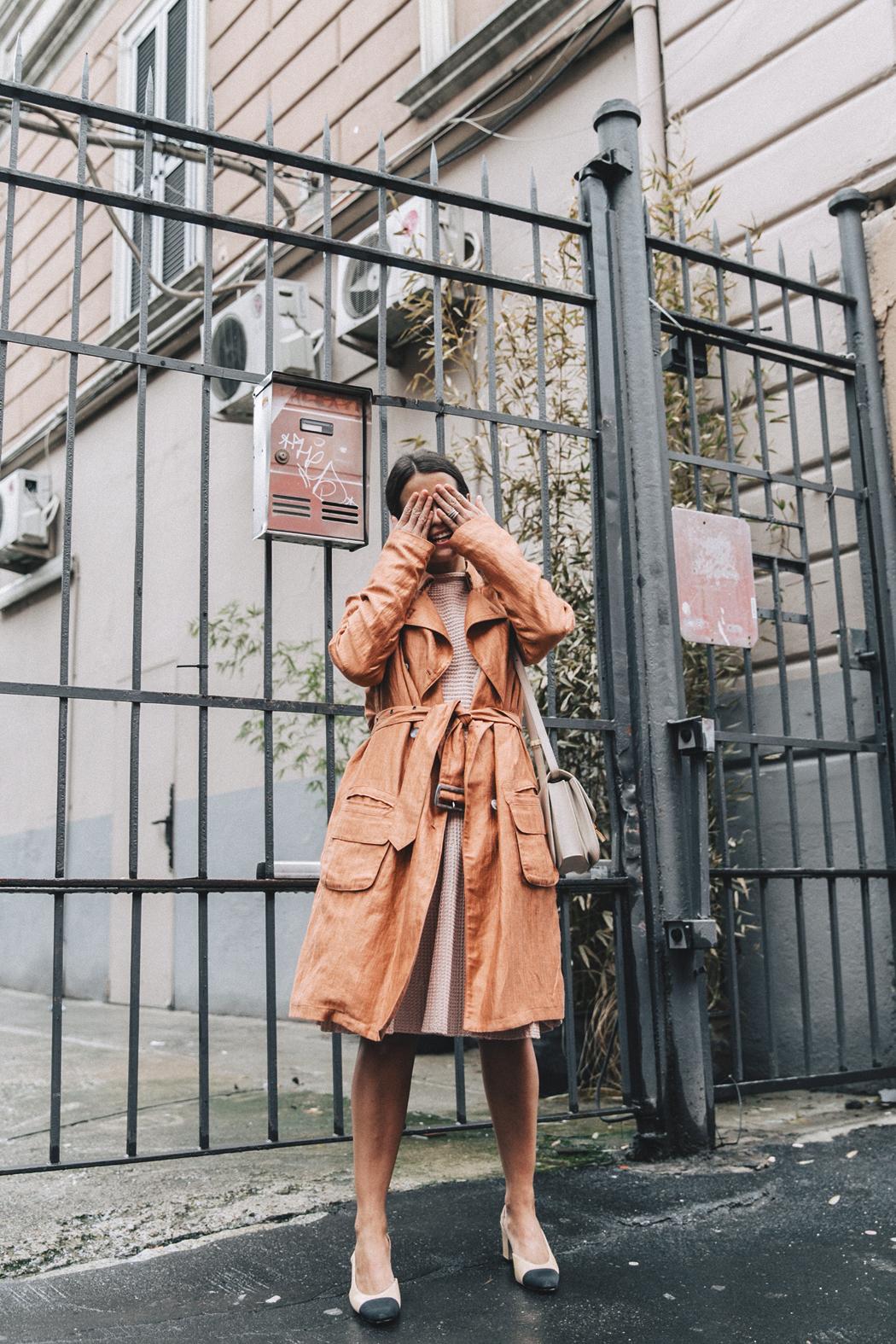 Armani-Trench_Coat-Pink_Dress-Chanel_Slingbacks-Celine_Box_Bag-Outfit-Milan_Fashion_Week-Street_Style-23