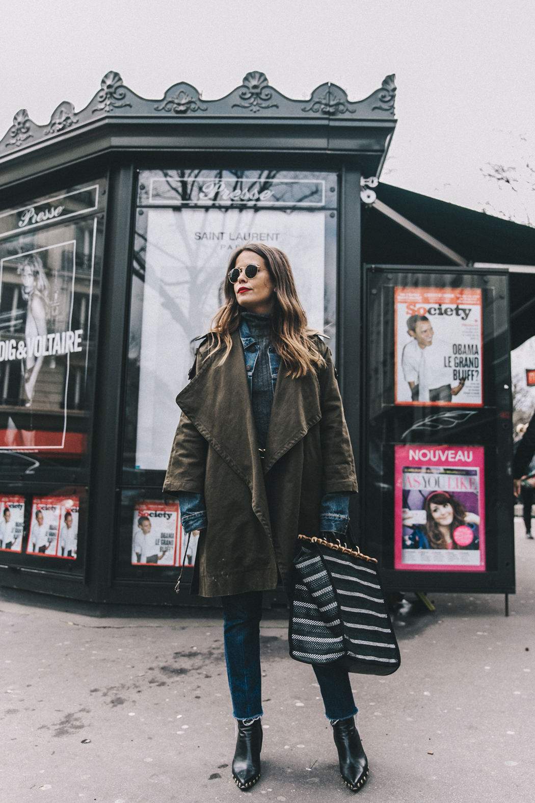 Layers-Denim_Levis-Parka-Striiped_Basket-Outfit-Celine_Boots-Street_Style-27