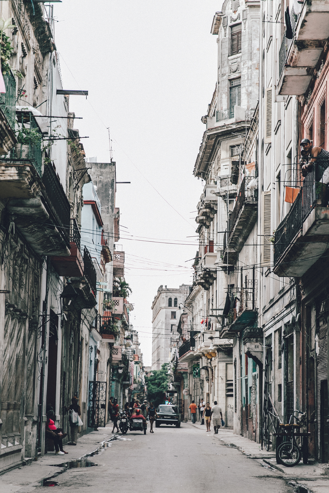 Cuba-La_Habana_Vieja-Hearts_Dress-Styled_By_Me-Aloha_Espadrilles-Outfit-Street_Style-Dress-Backpack-58