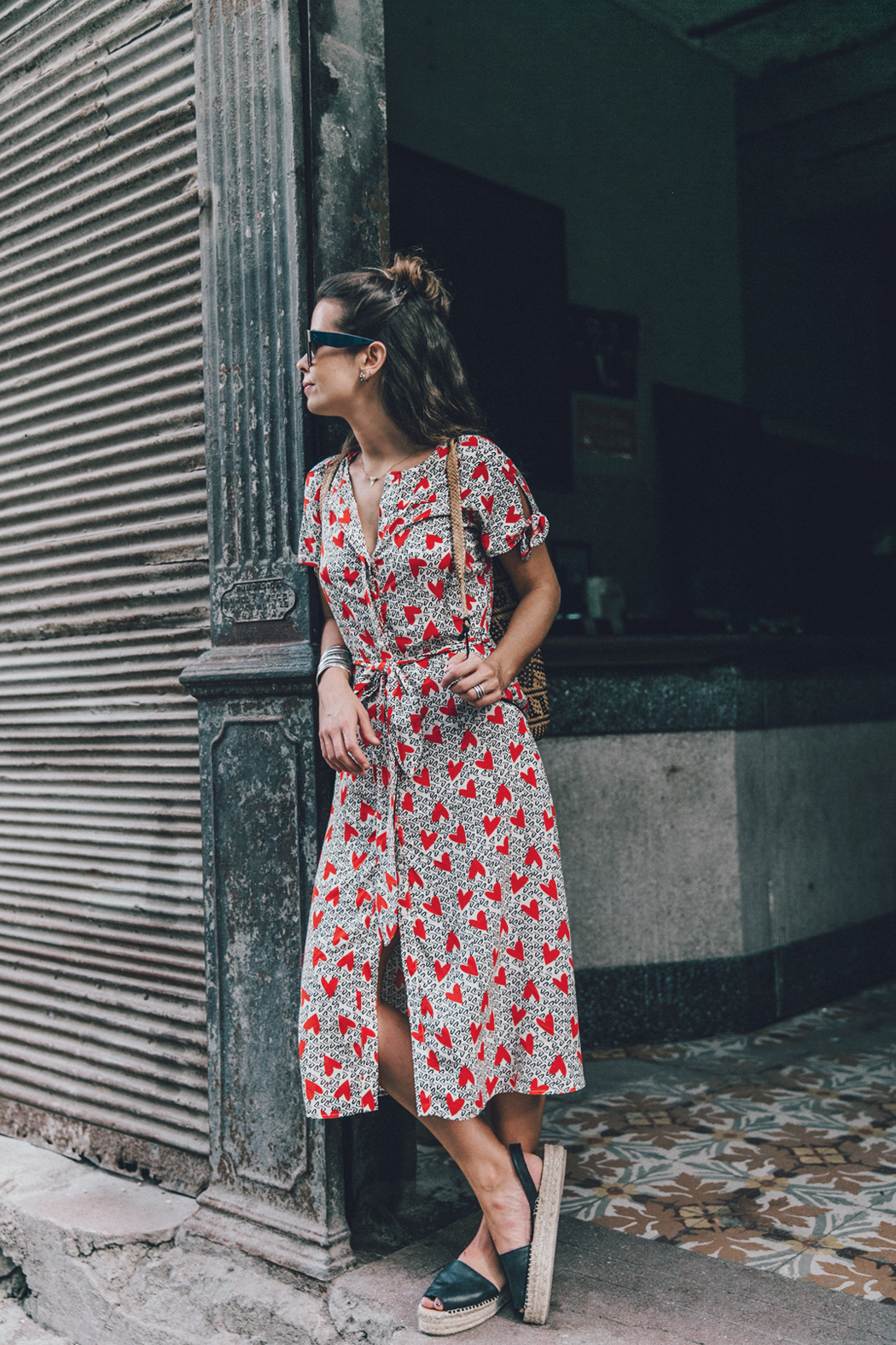 Cuba-La_Habana_Vieja-Hearts_Dress-Styled_By_Me-Aloha_Espadrilles-Outfit-Street_Style-Dress-Backpack-64