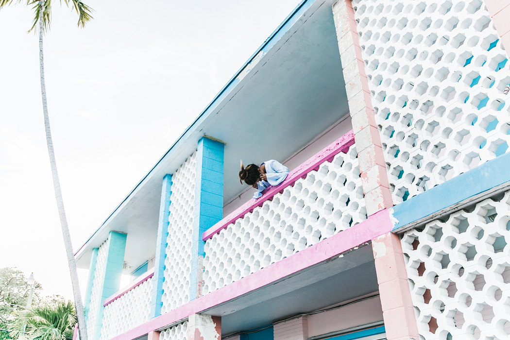 Miami-Striped_Top-Striped_Skirt-Chanel_SlingBack_Shoes-Outfit-Celine_Sunglasses-Isla_Morada-Street_Style-115