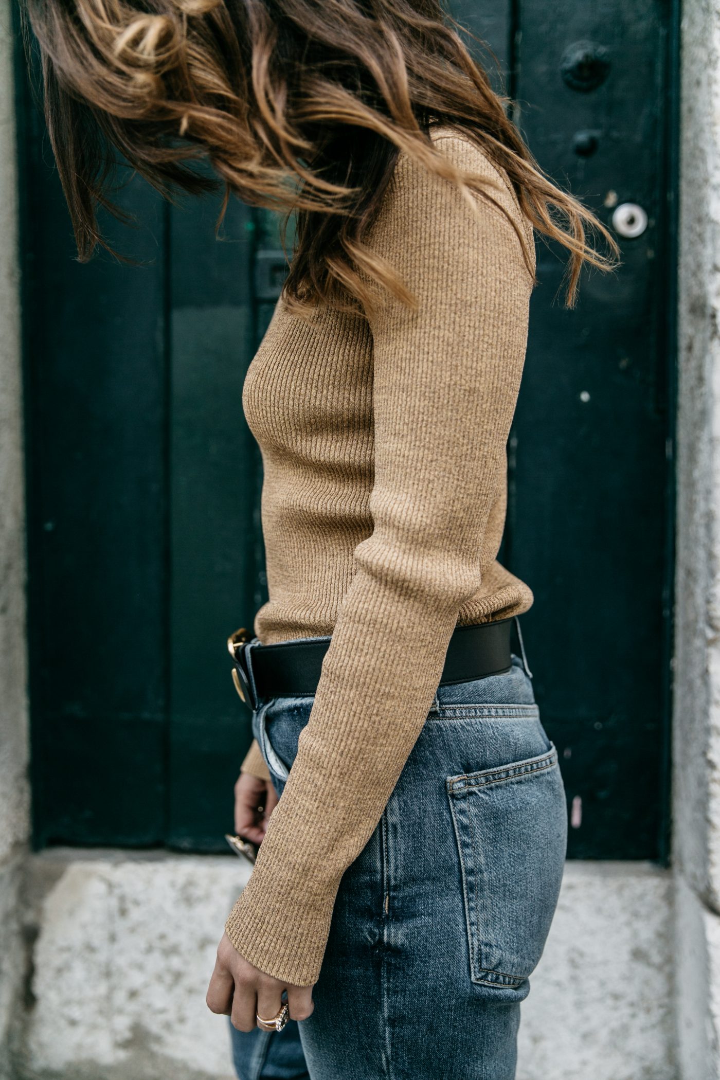 Metallic_Sweater-Cameo_The_Label-Melie-Lisboa-Denim-Topshop-Gucci_Belt-Saint_Laurent_Sneakers-Outfit-Street_Style