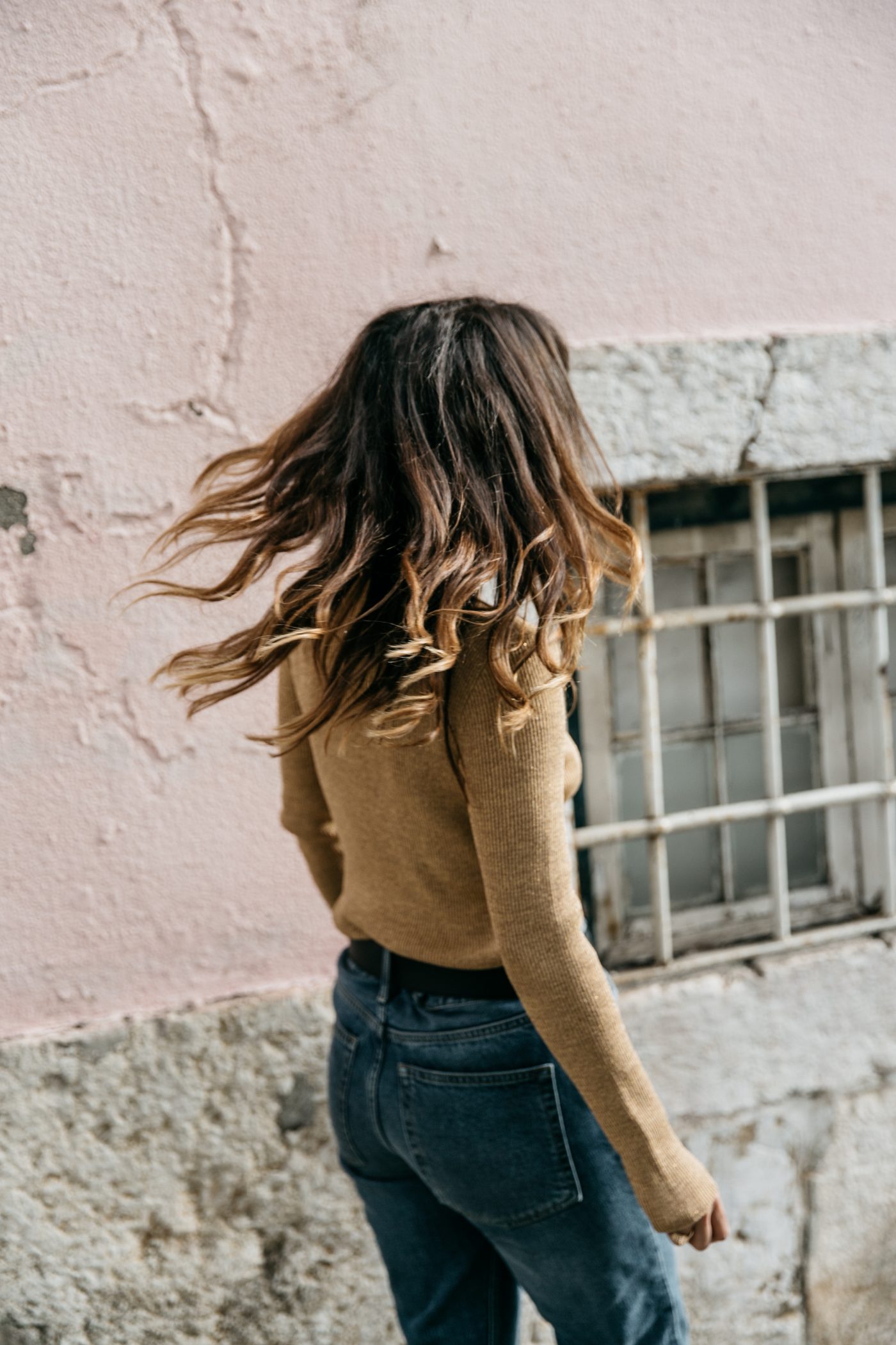 Metallic_Sweater-Cameo_The_Label-Melie-Lisboa-Denim-Topshop-Gucci_Belt-Saint_Laurent_Sneakers-Outfit-Street_Style-16