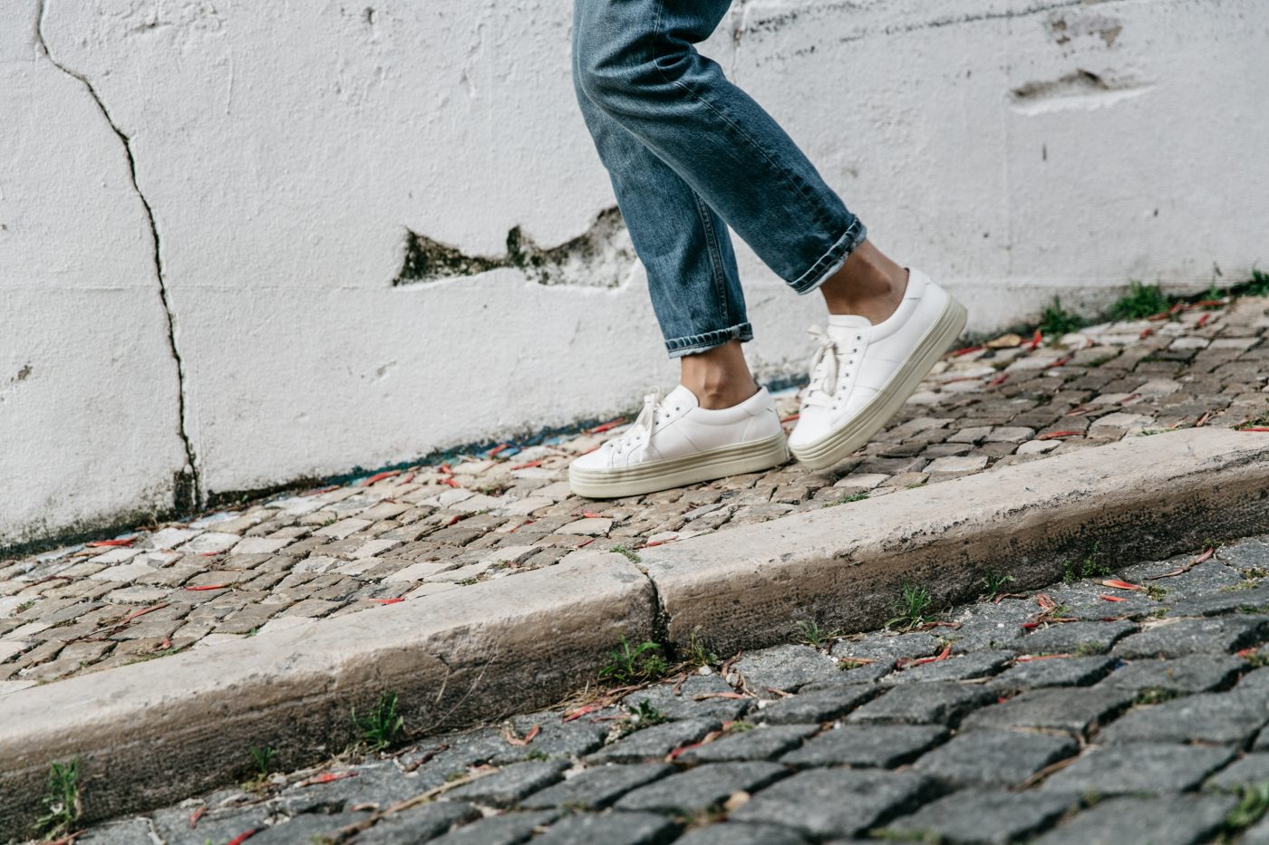 Metallic_Sweater-Cameo_The_Label-Melie-Lisboa-Denim-Topshop-Gucci_Belt-Saint_Laurent_Sneakers-Outfit-Street_Style-35