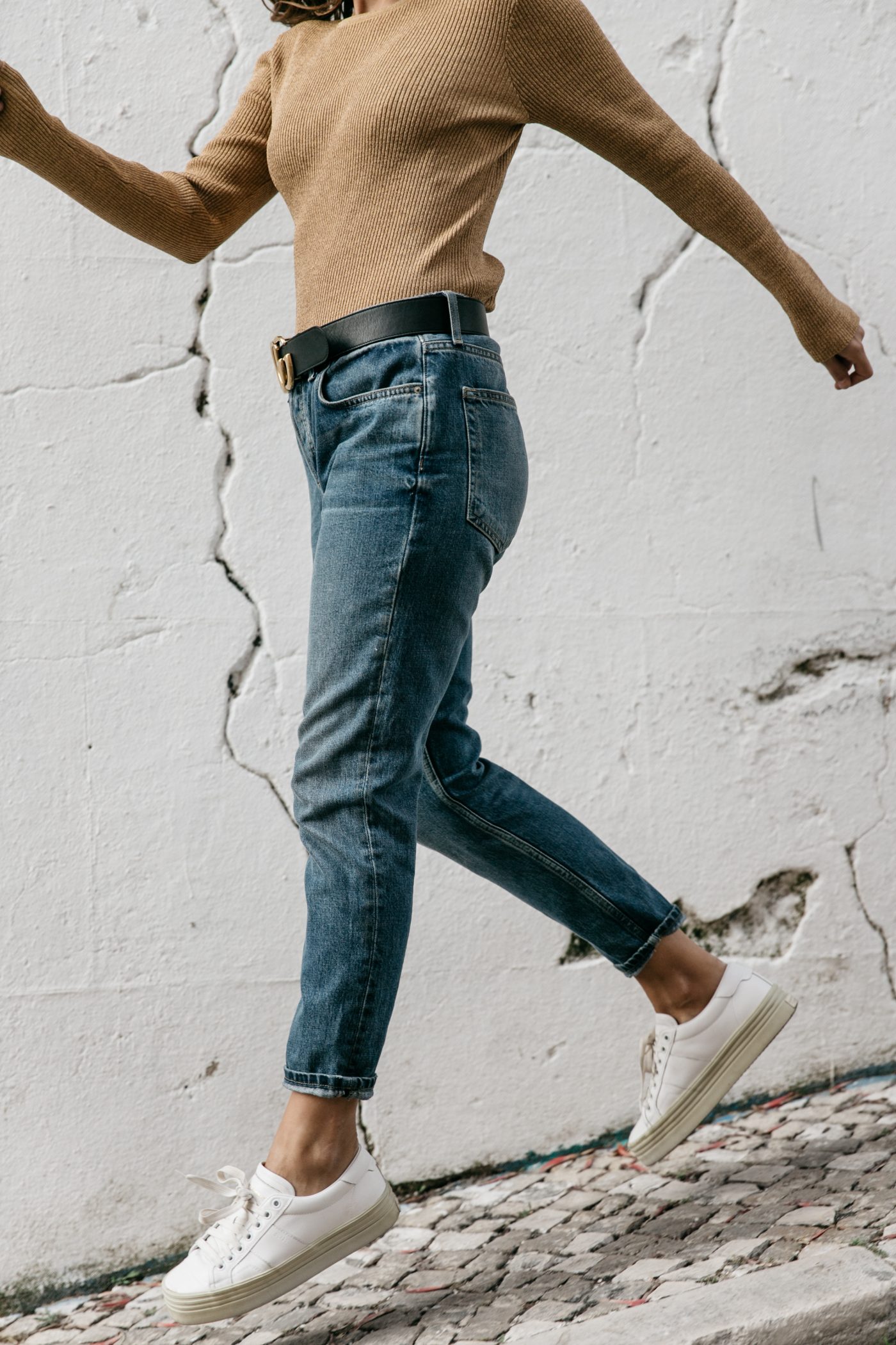 Metallic_Sweater-Cameo_The_Label-Melie-Lisboa-Denim-Topshop-Gucci_Belt-Saint_Laurent_Sneakers-Outfit-Street_Style-38