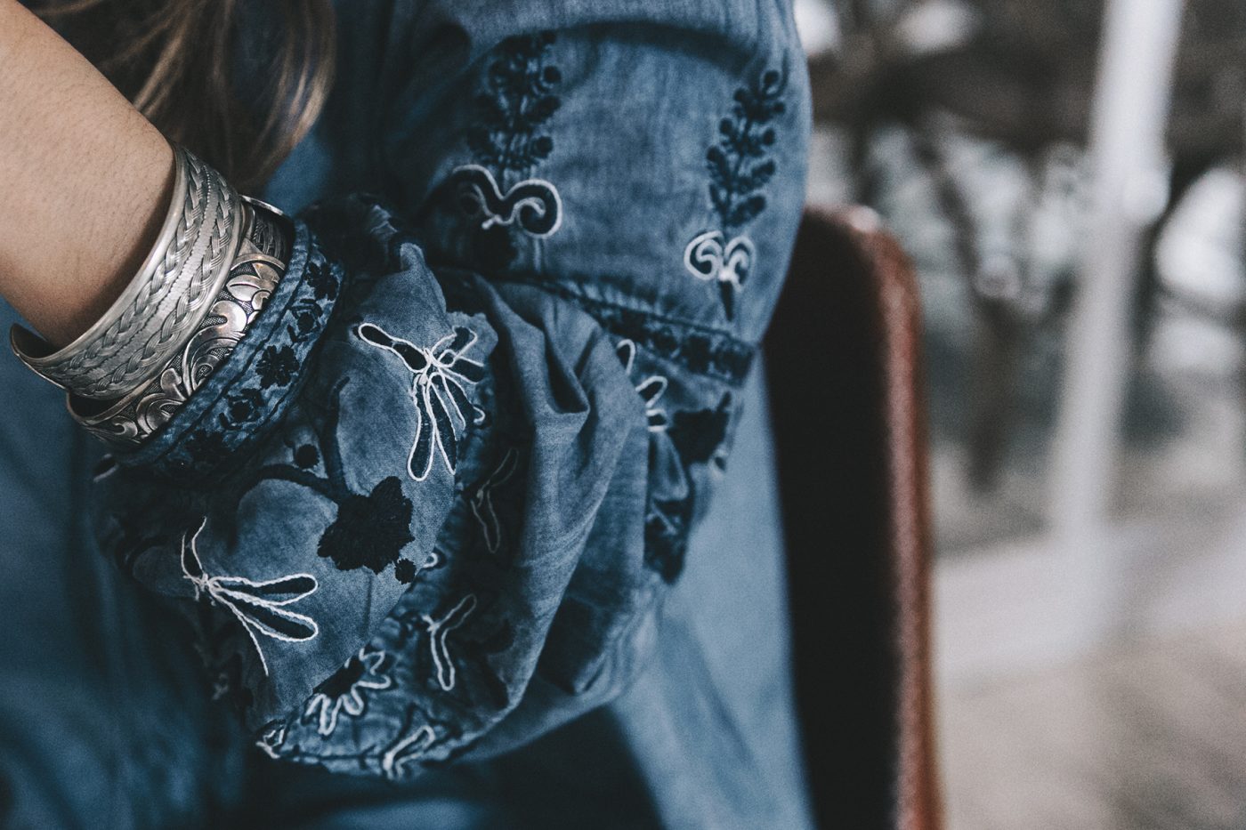 River_Island-Dry_Martina-Boho_Top-Blue_Blouse-White_Jeans-Espadrilles-Outfit-Street_Style-14