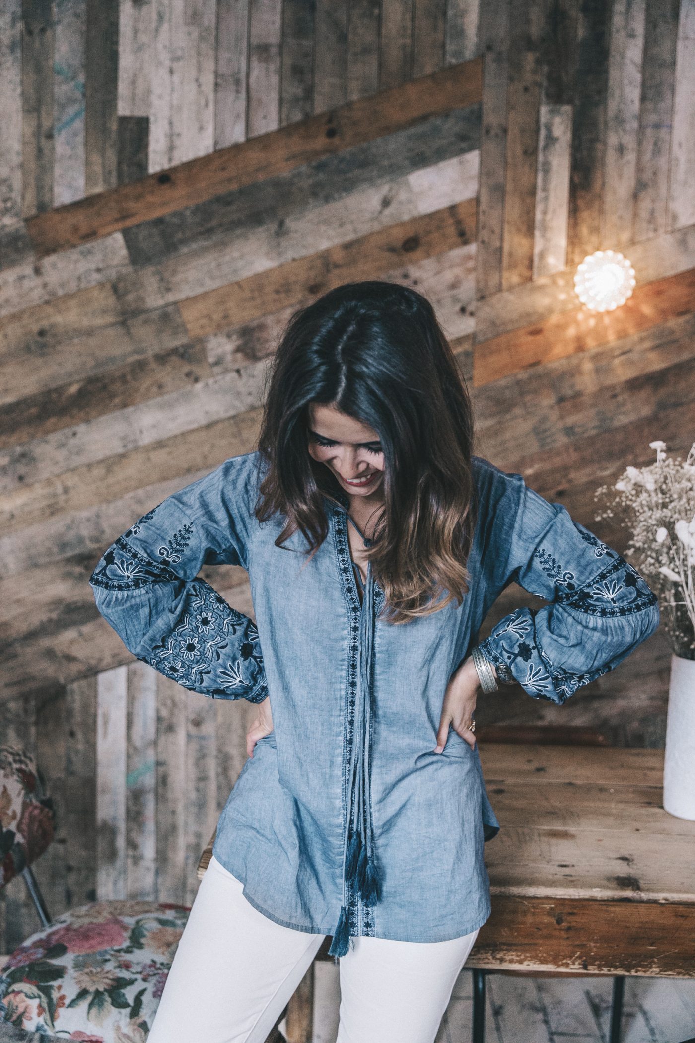 River_Island-Dry_Martina-Boho_Top-Blue_Blouse-White_Jeans-Espadrilles-Outfit-Street_Style-32